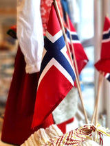 17.mai flagg i bunadbutikken