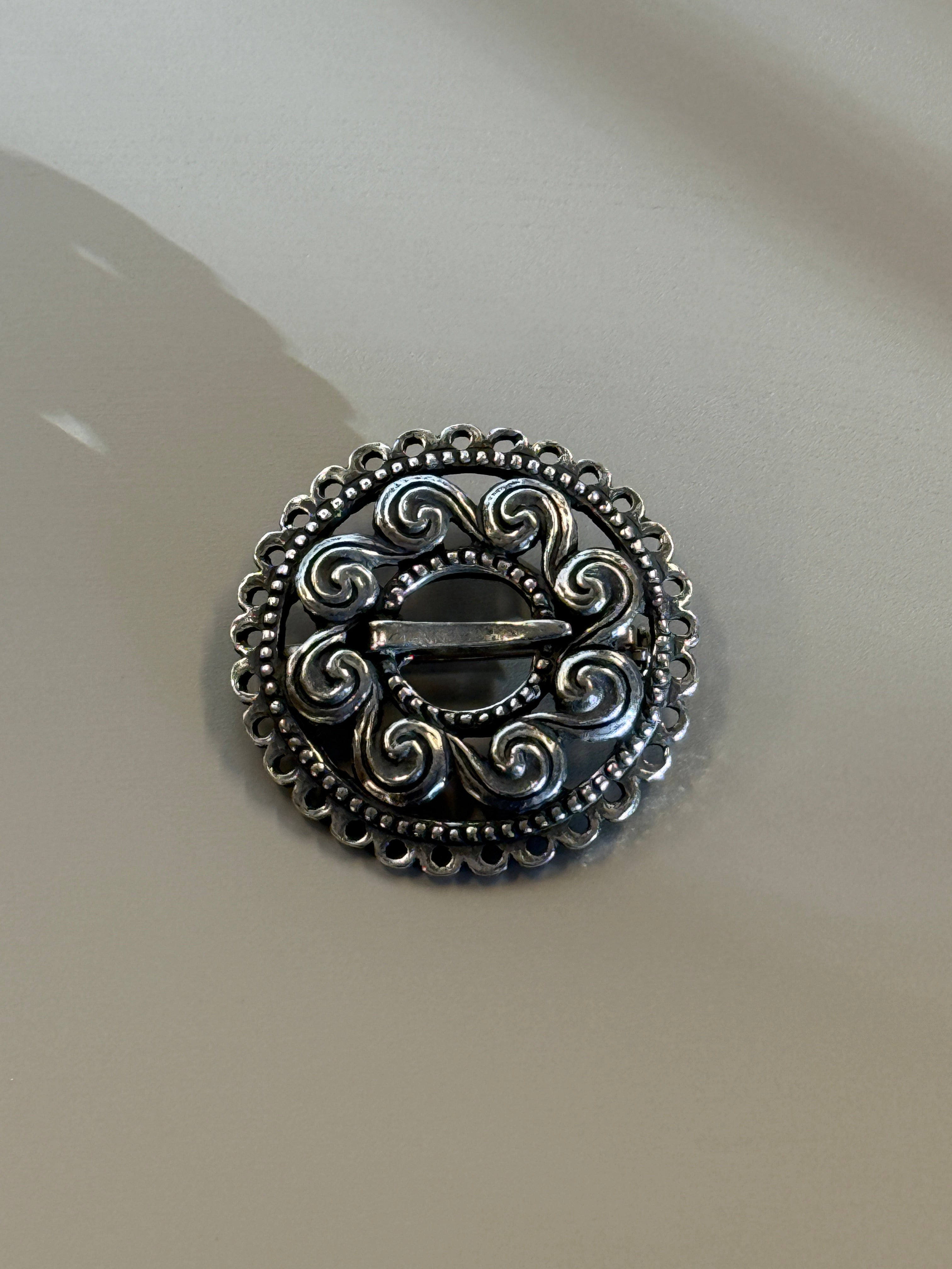 Brosjenål til bunad