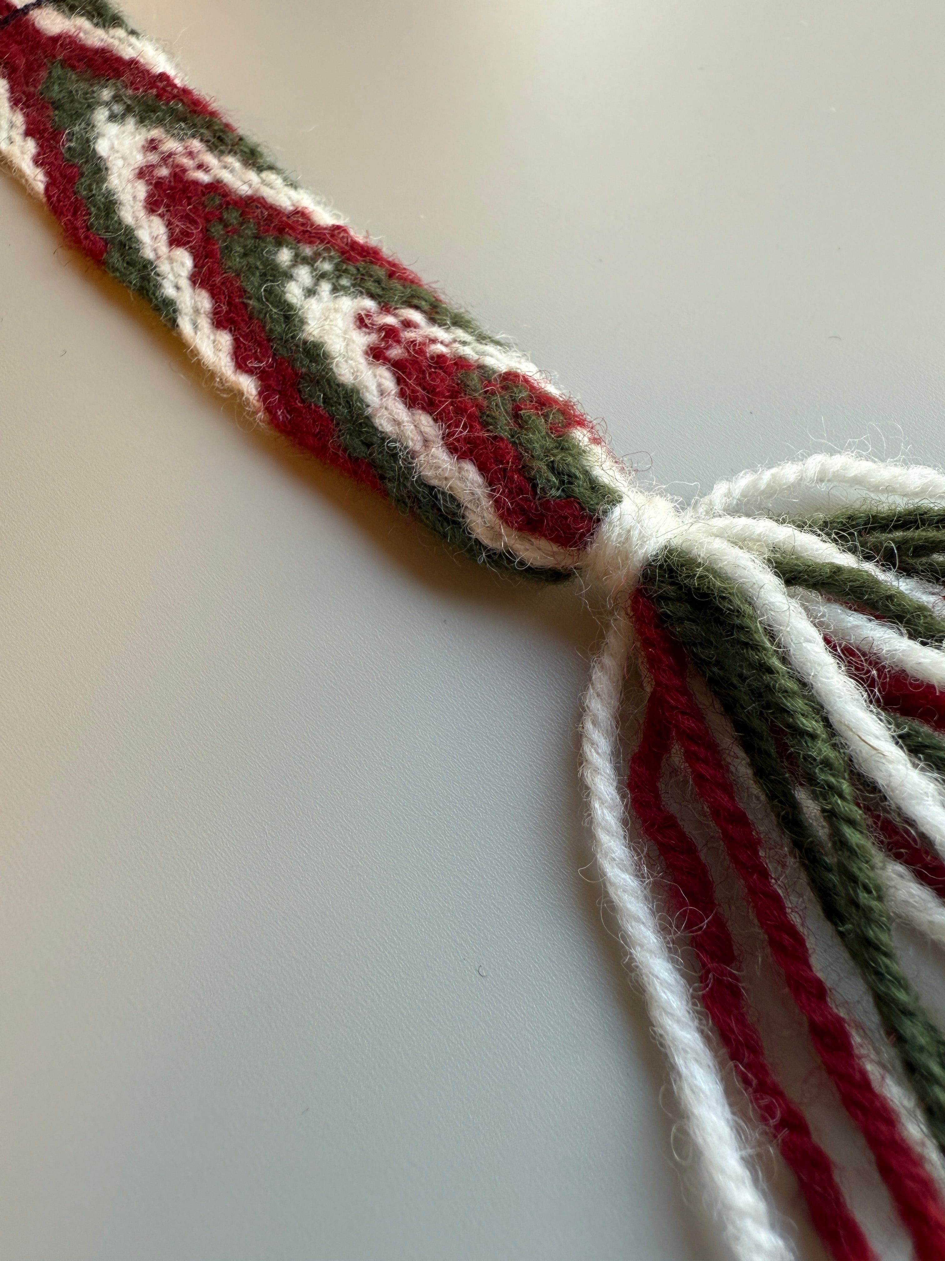 Materialpakke Hosebånd (vinrød, grønn og natur)