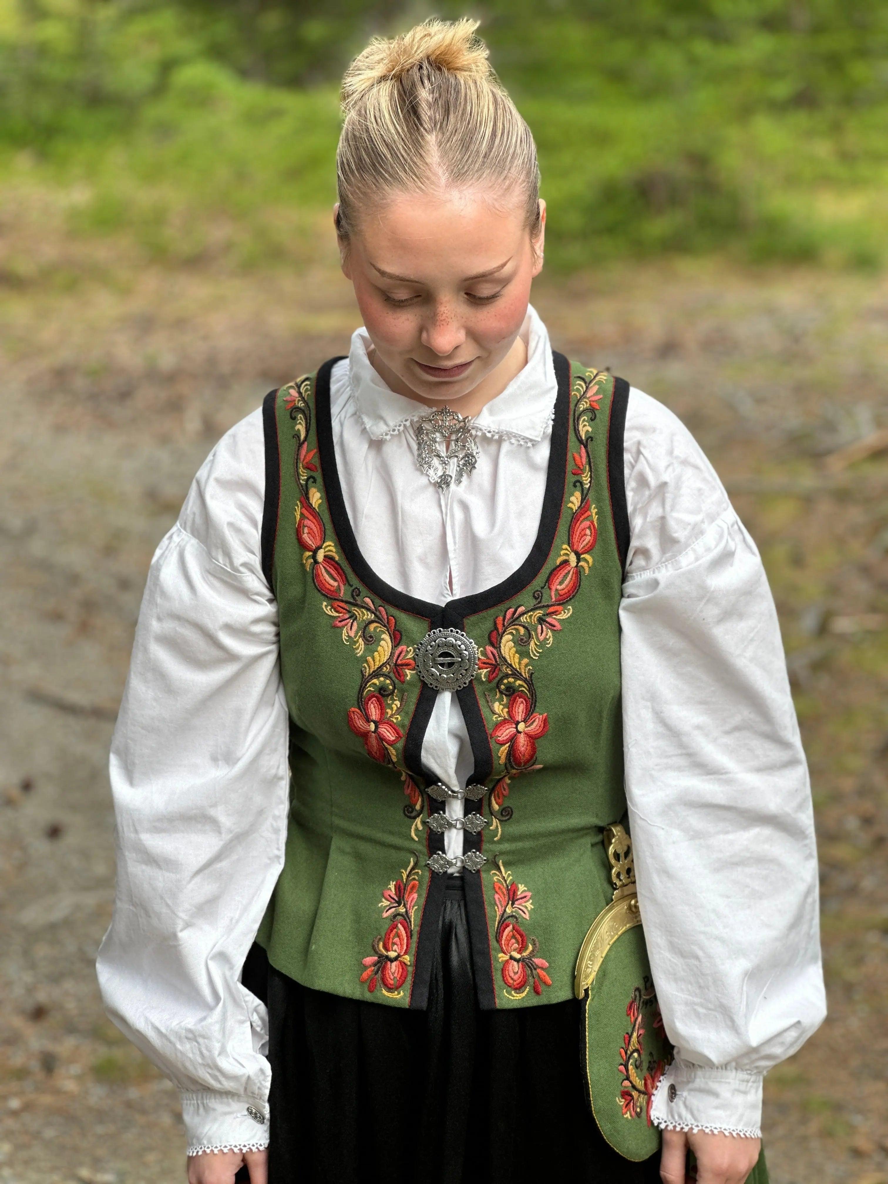 Marie Aaen materialpakke - bunad Hulda Bunader