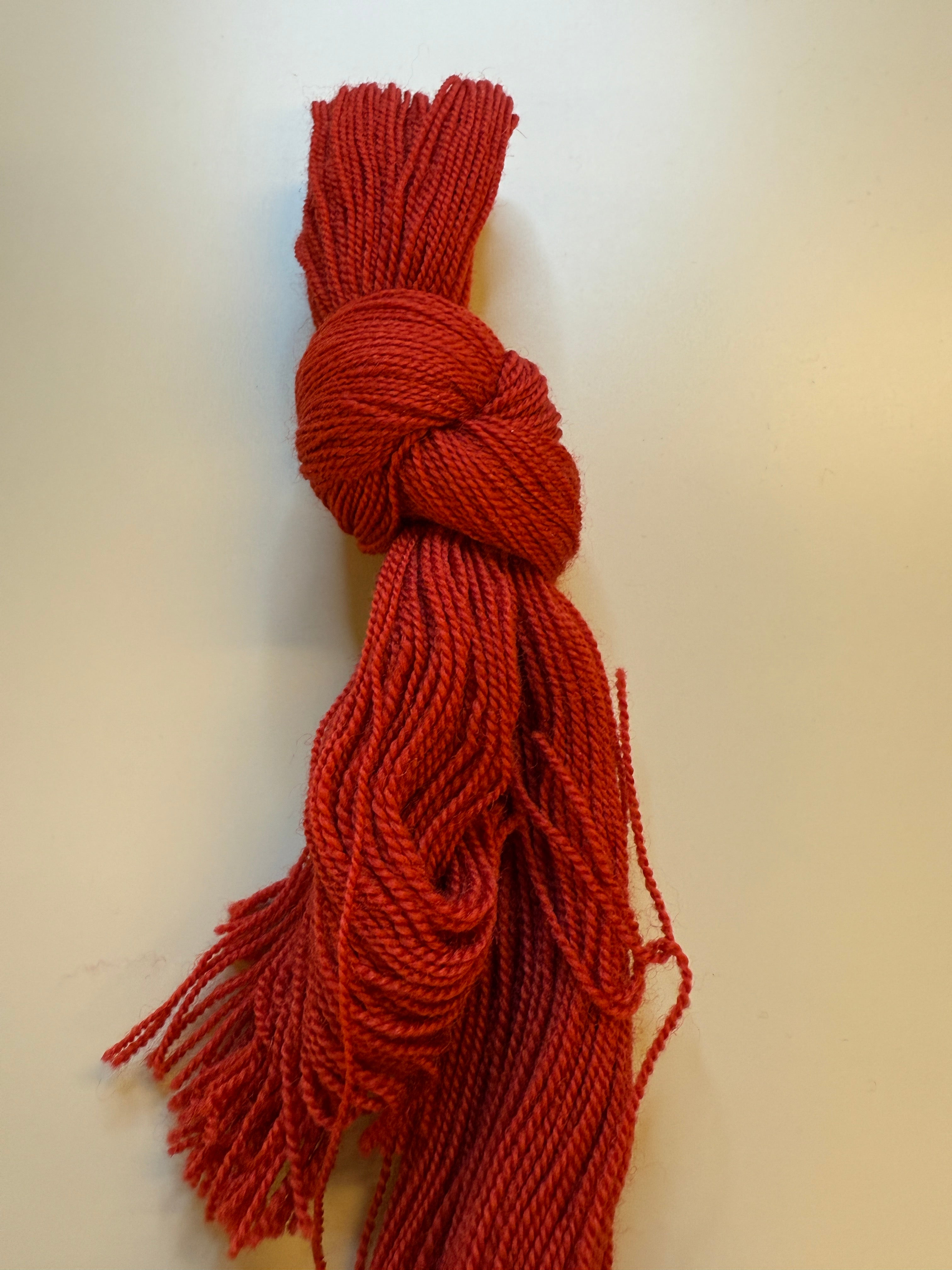 Broderigarn - røde fargevarianter