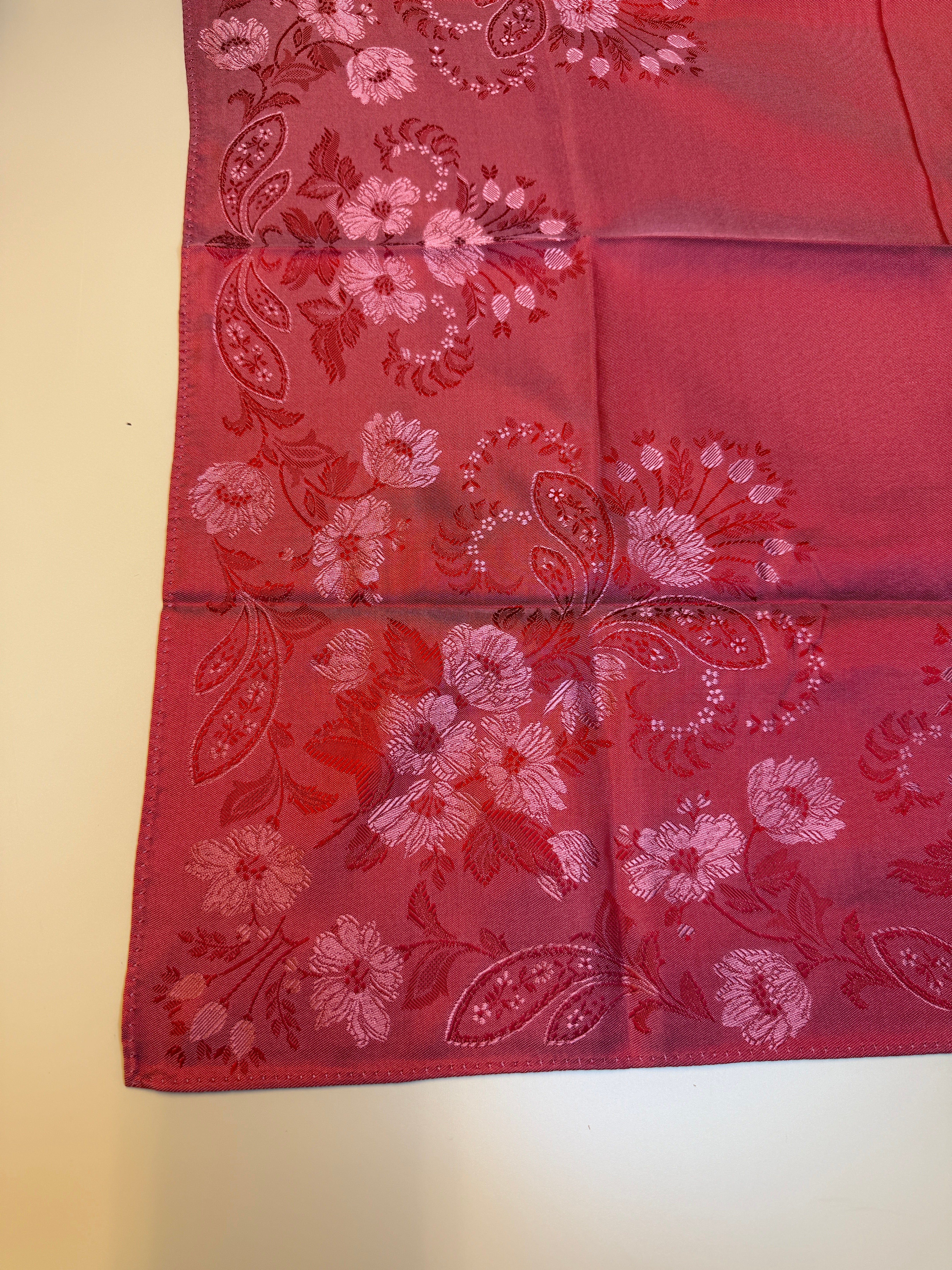 Tuva silkeskjerf 03-526.457