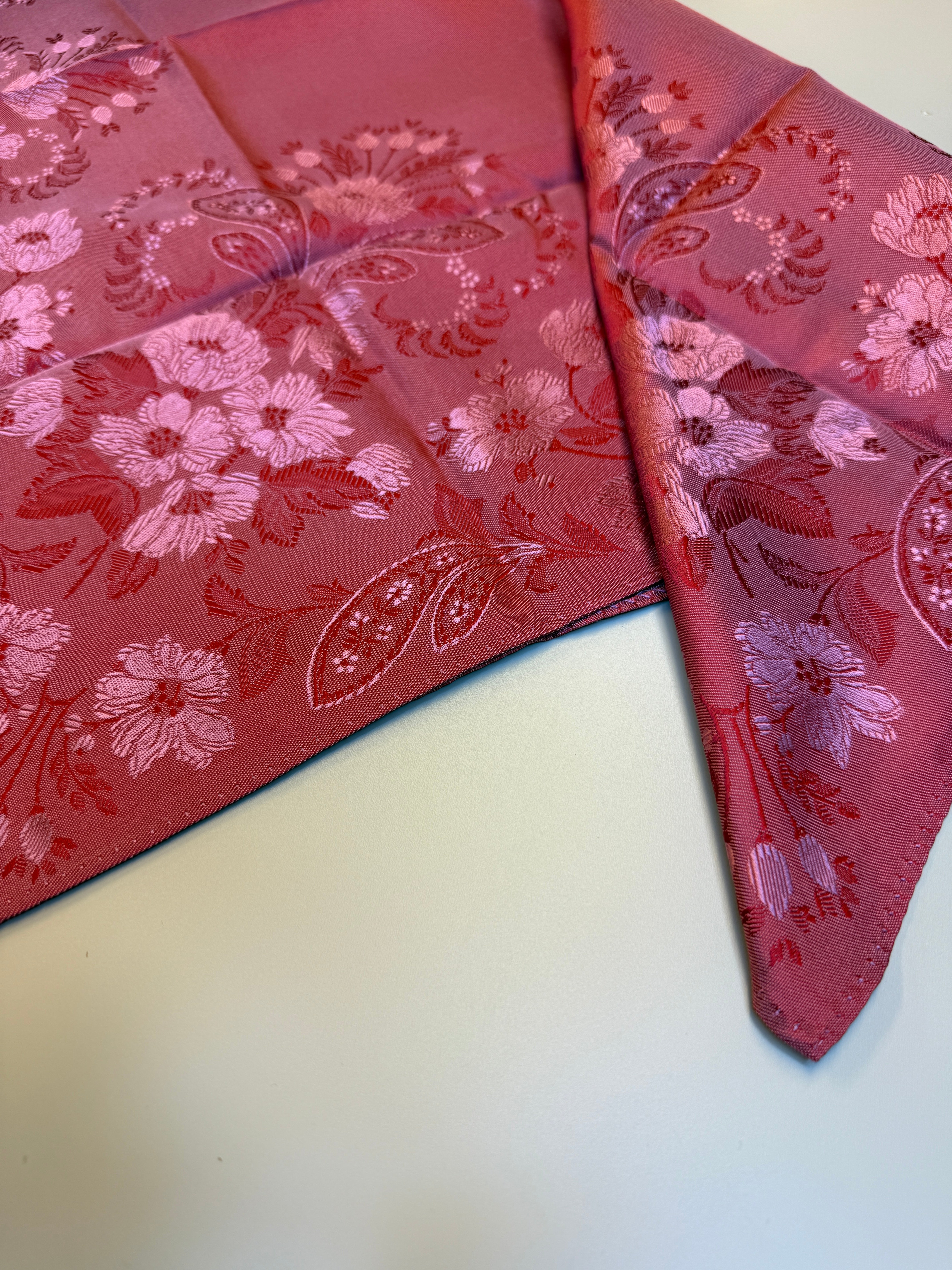 Tuva silkeskjerf 03-526.457