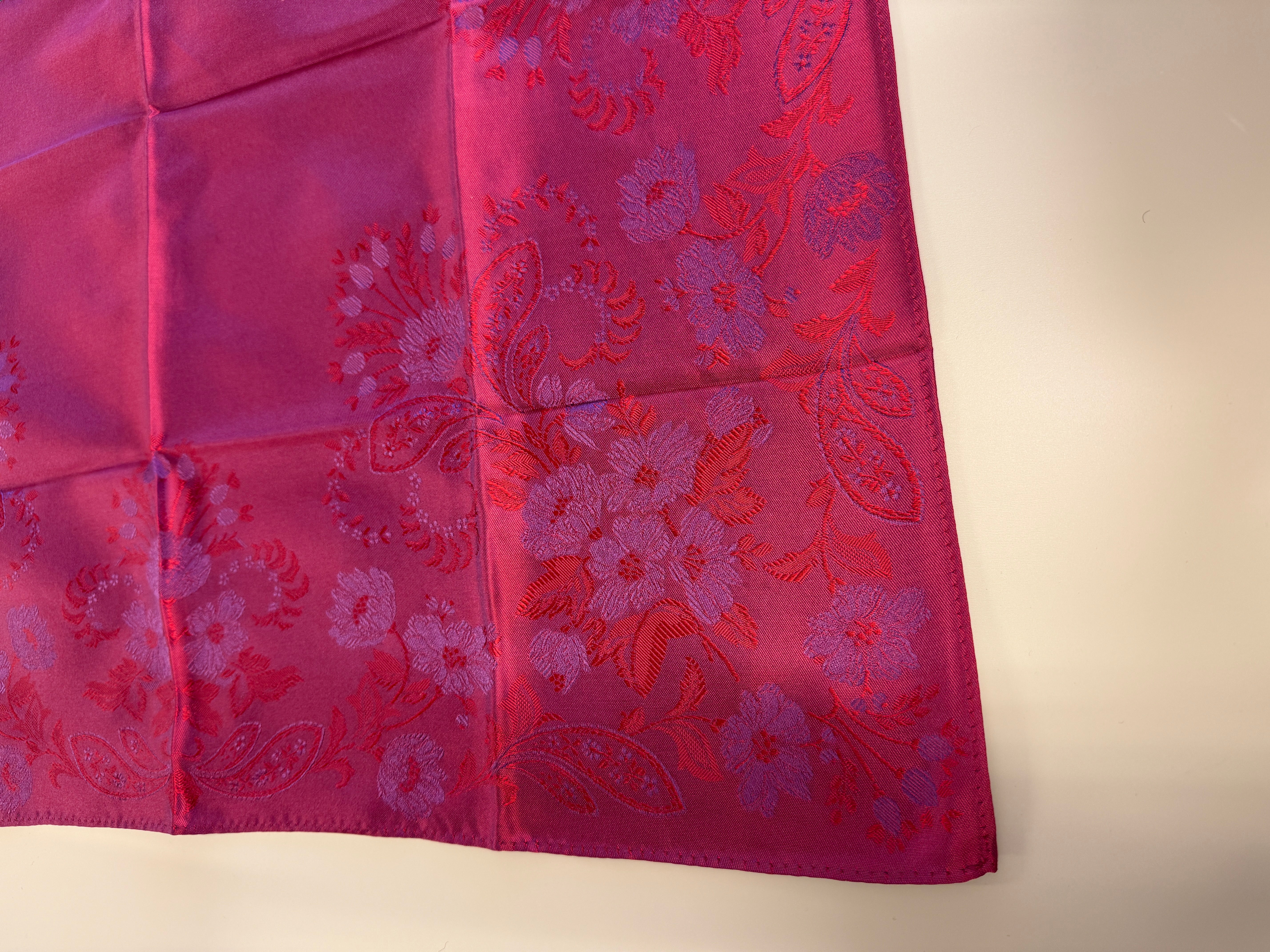 Tuva silkeskjerf 03-526.450