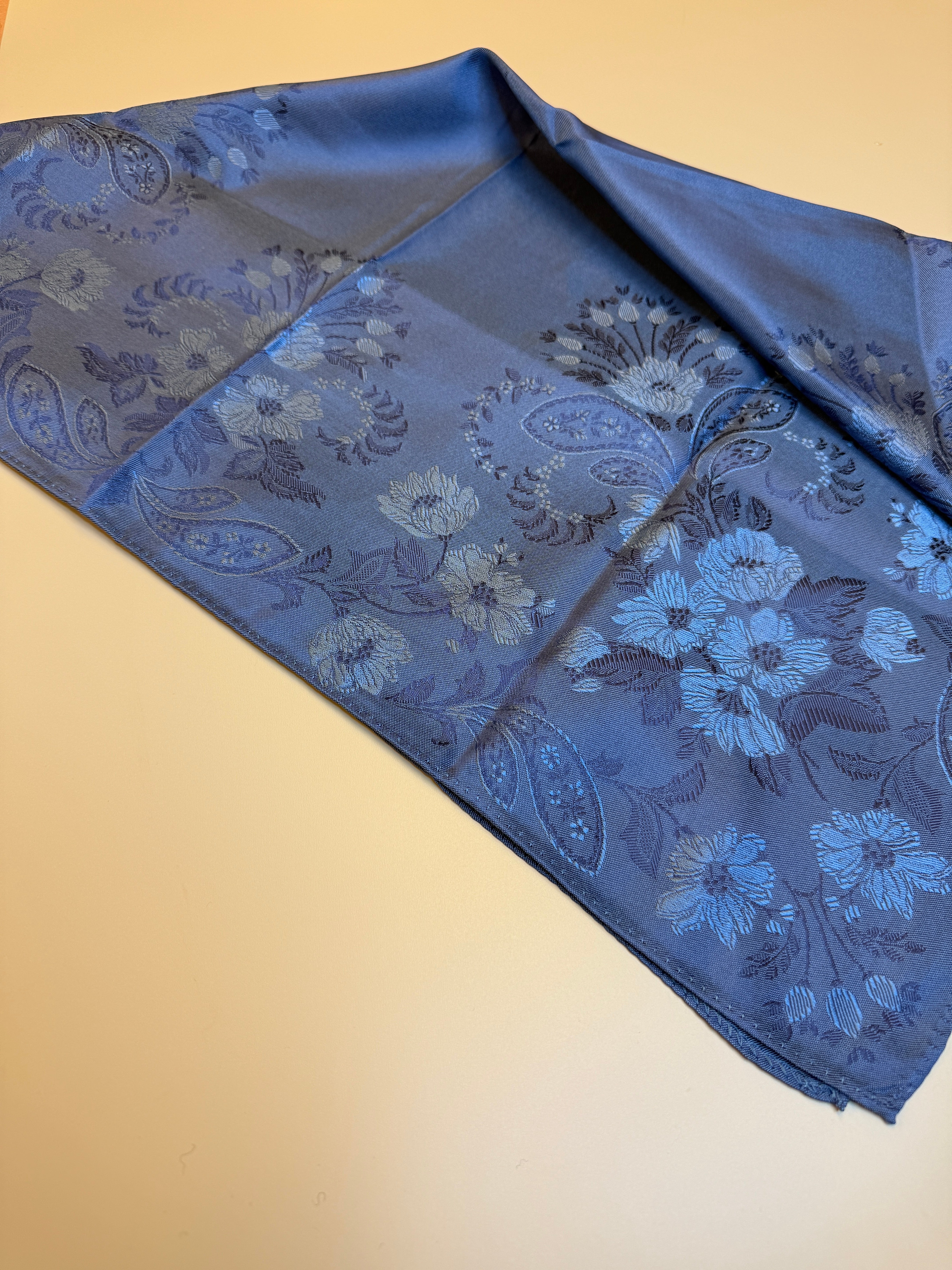 Tuva silkeskjerf 03-526.080