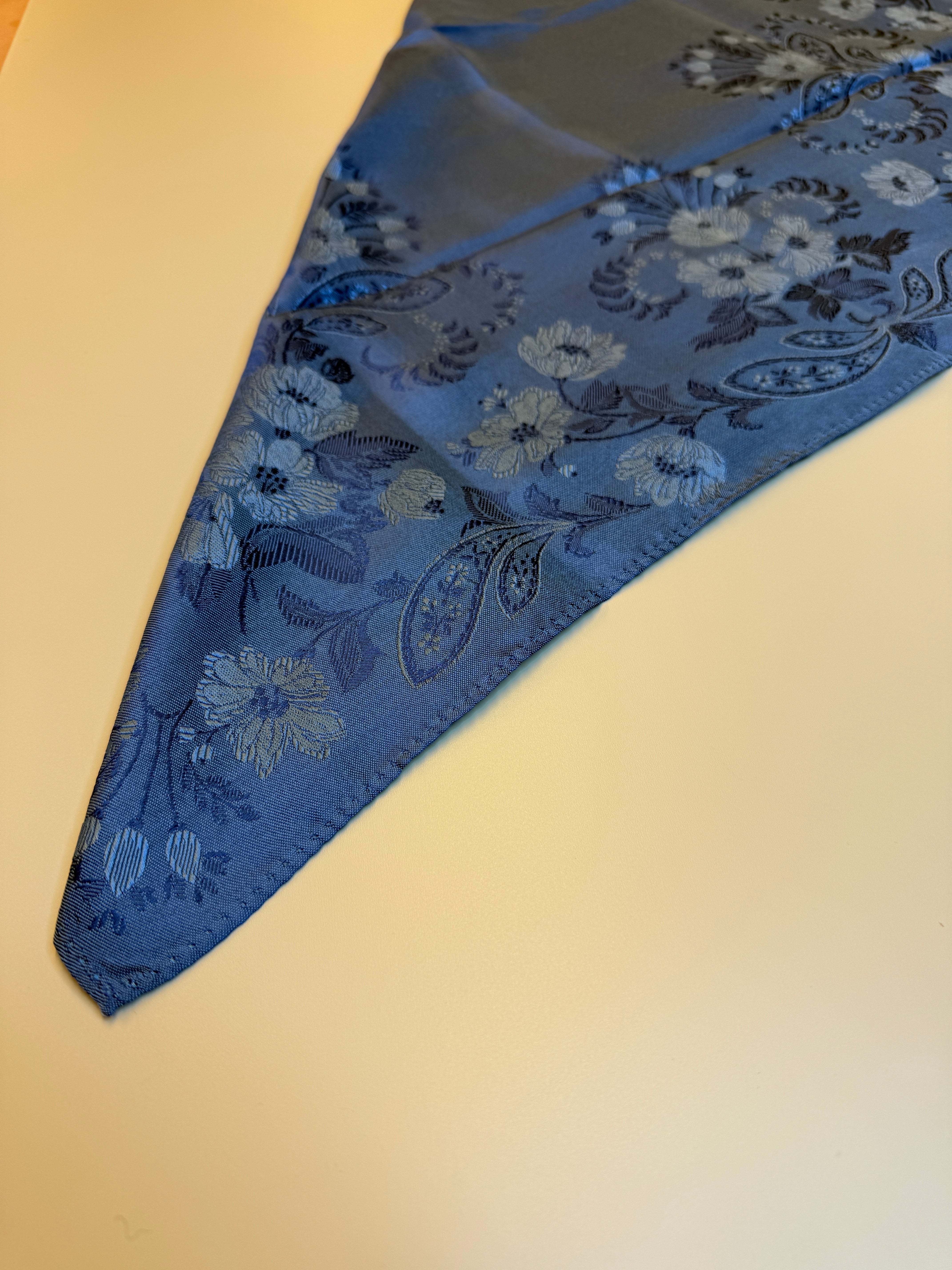 Tuva silkeskjerf 03-526.080