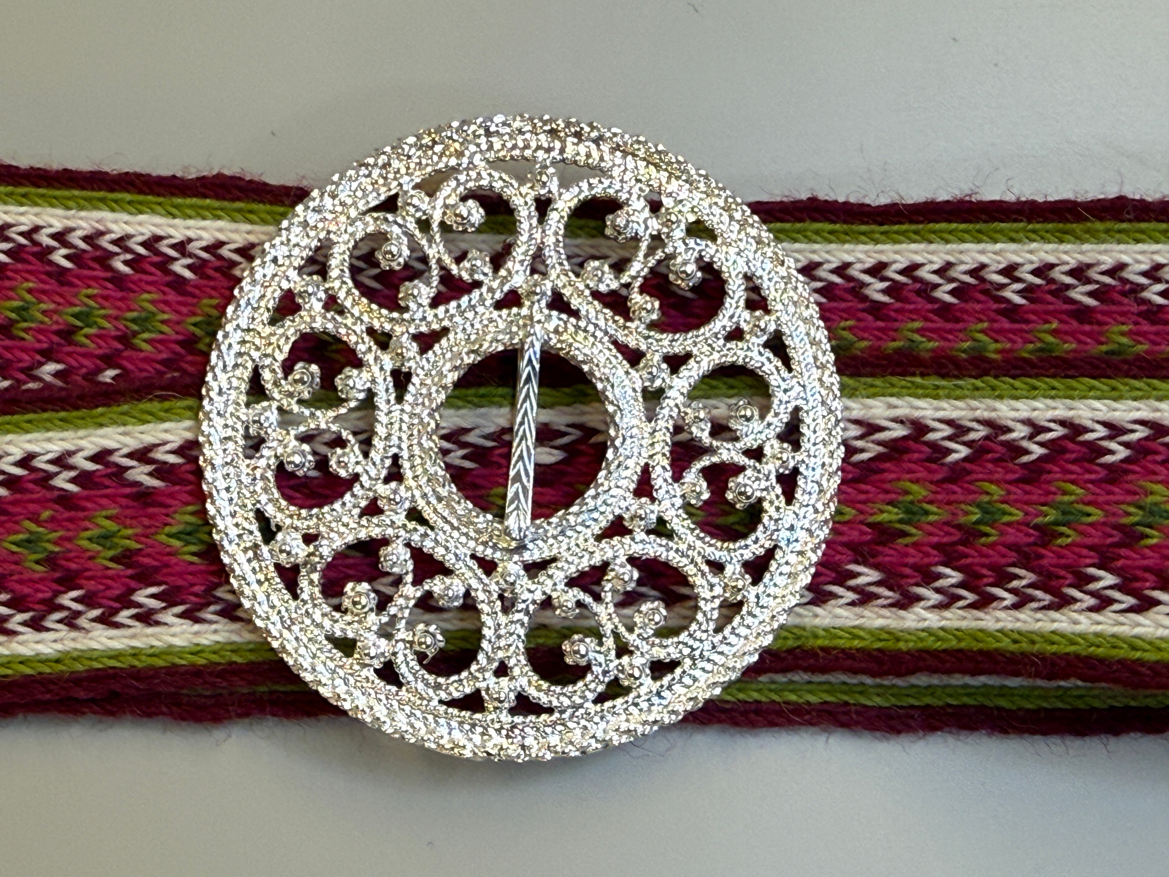 Brosje - kvit filigran