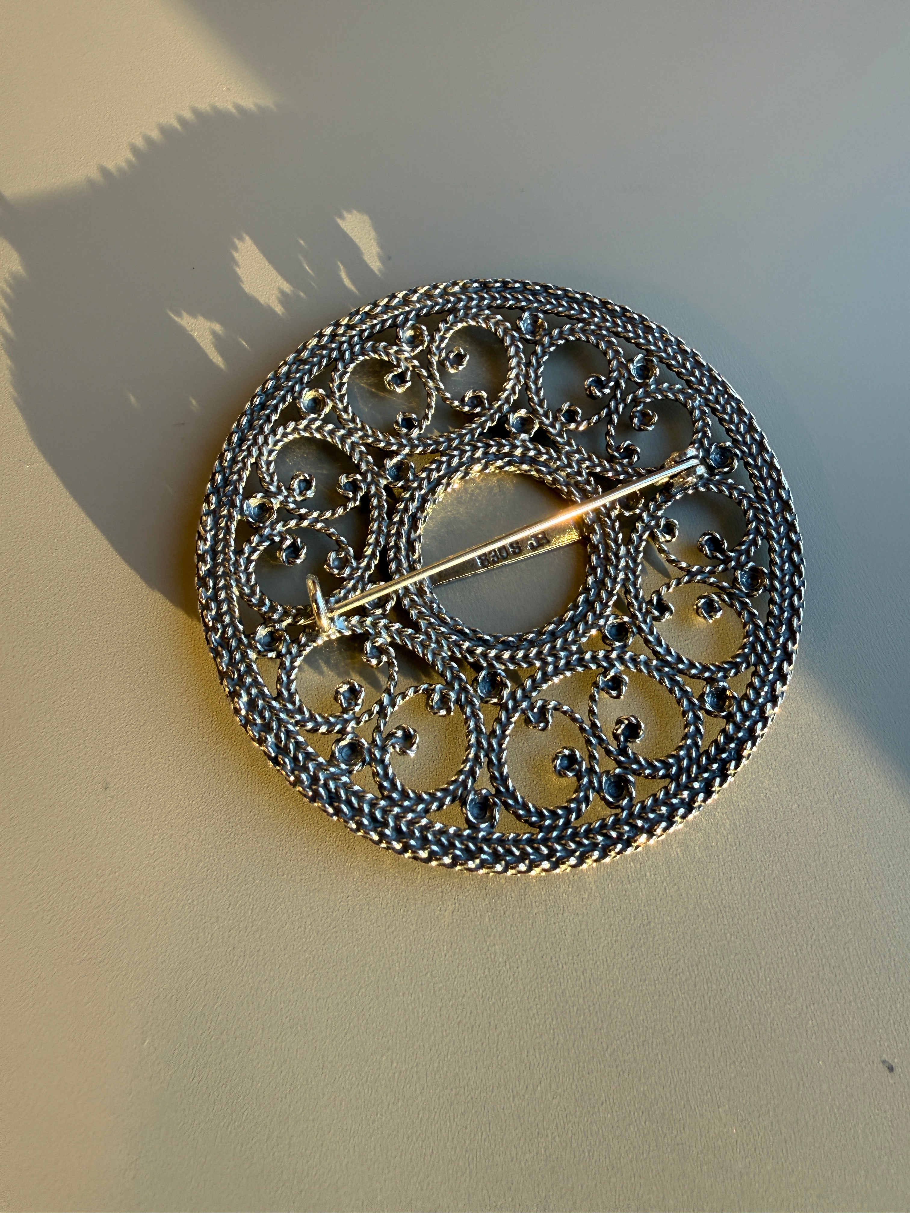 Brosje oksidert i filigran