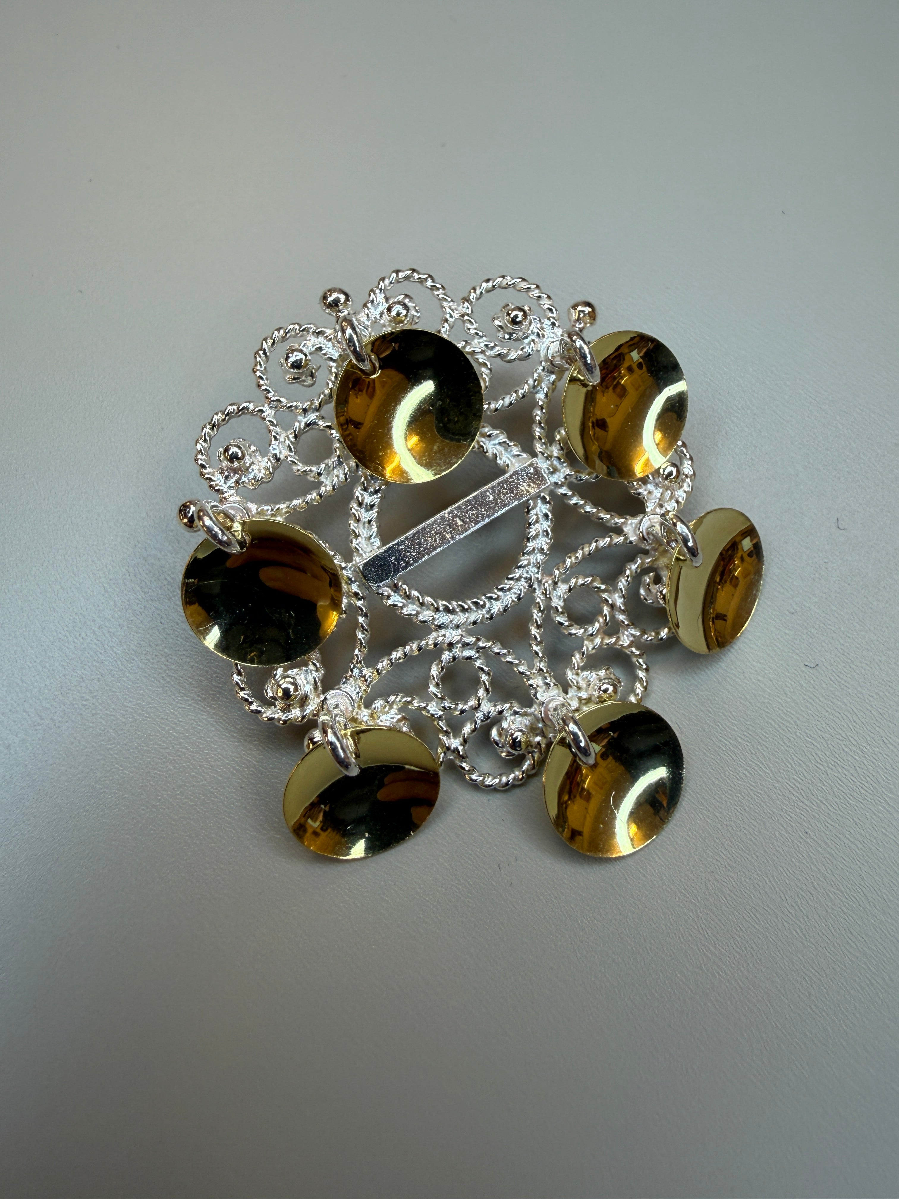 Sølje i filigran med lauv