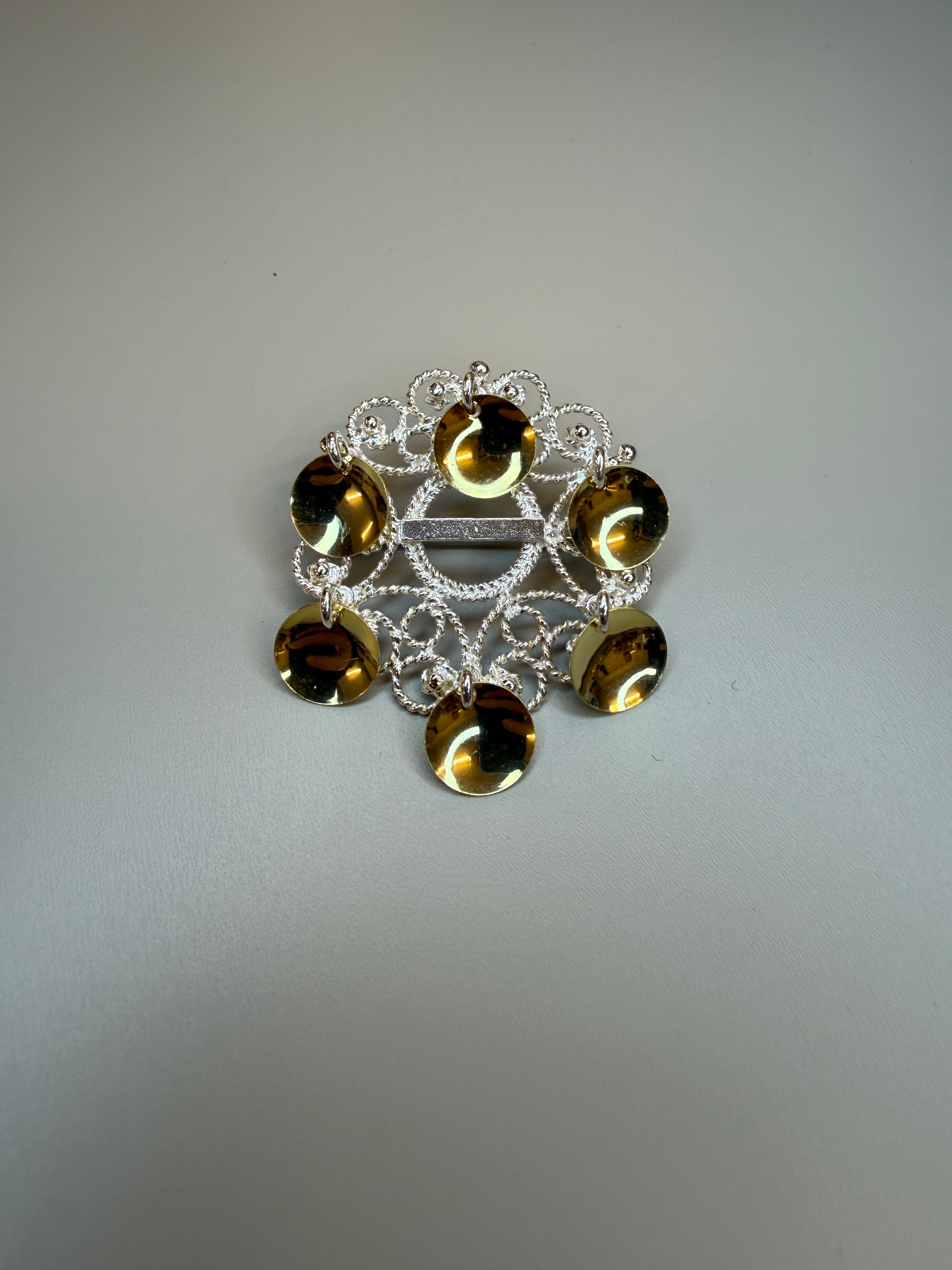 Sølje i filigran med lauv