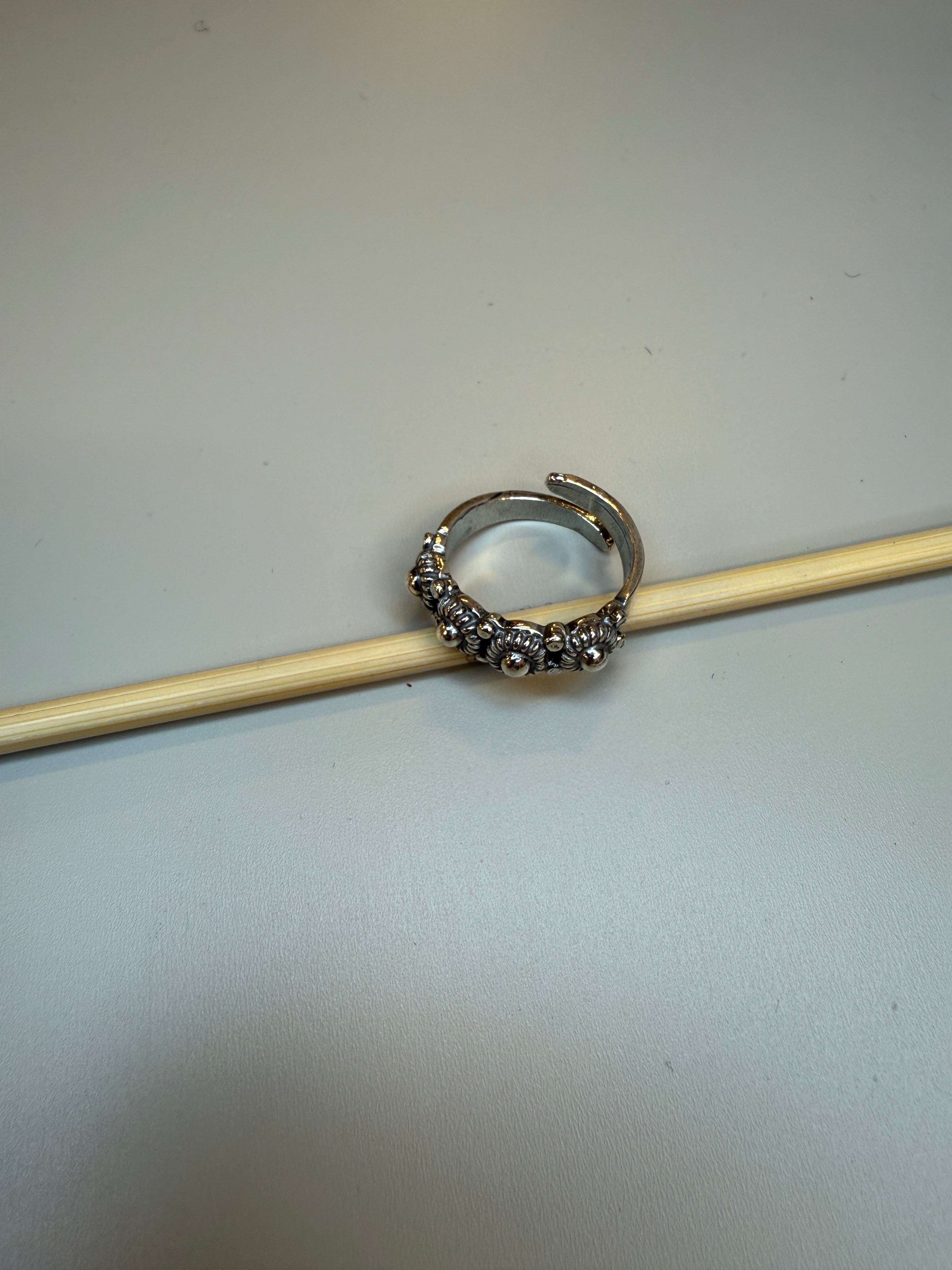 Bunadsring med kruser