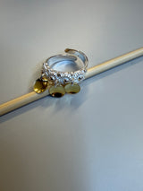 Bunadsring med kruser og lauv