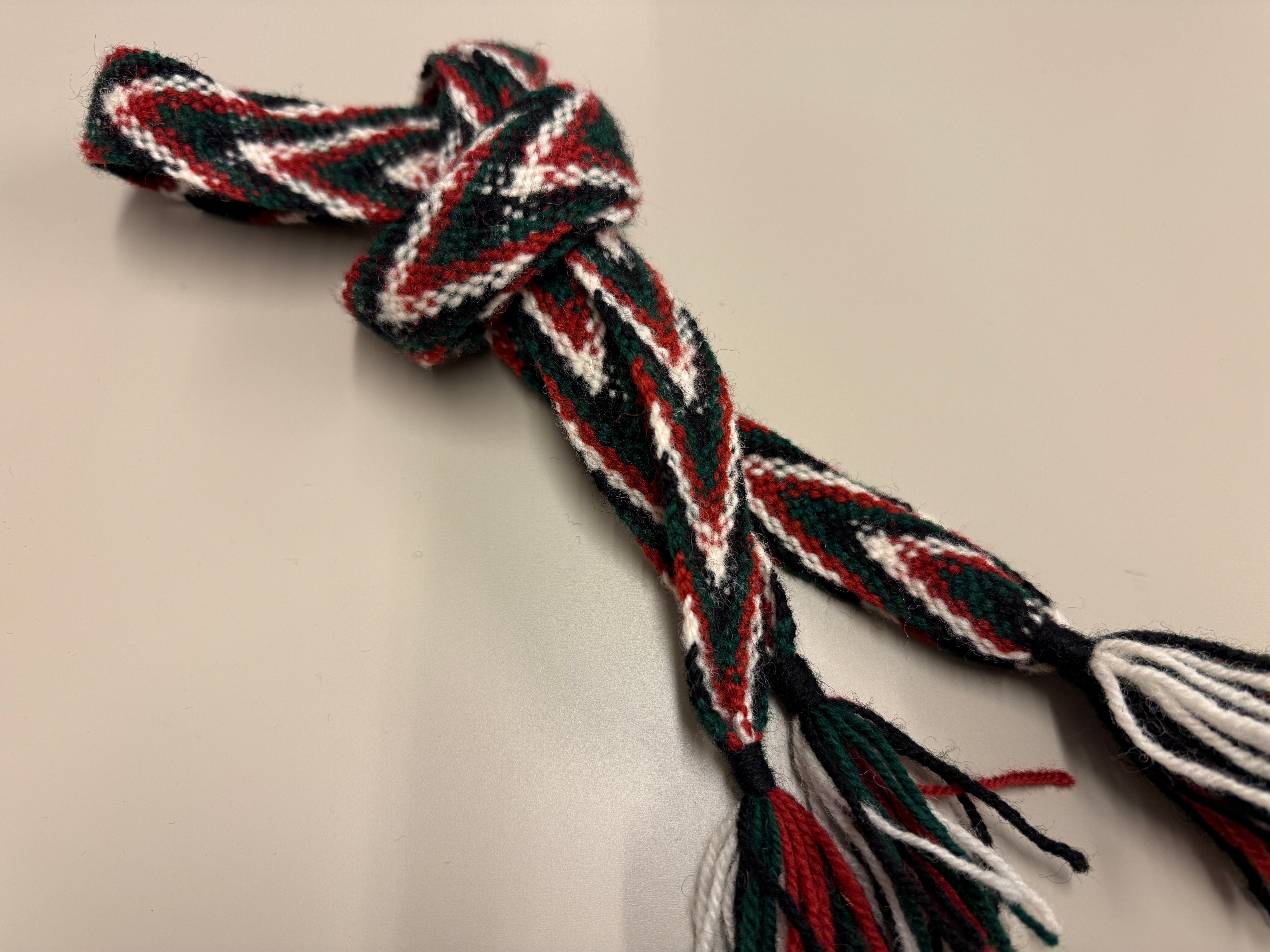 Materialpakke Hosebånd (grønn, rød, svart, hvit)